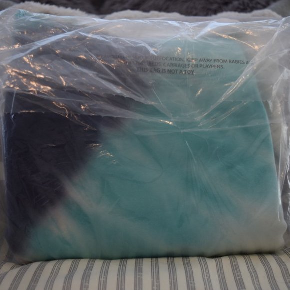 NWT- Electric & Rose Indigo & Opal Tie-Dye Echo Ronan Raglan Sweatshirt -XS. - Picture 5 of 6